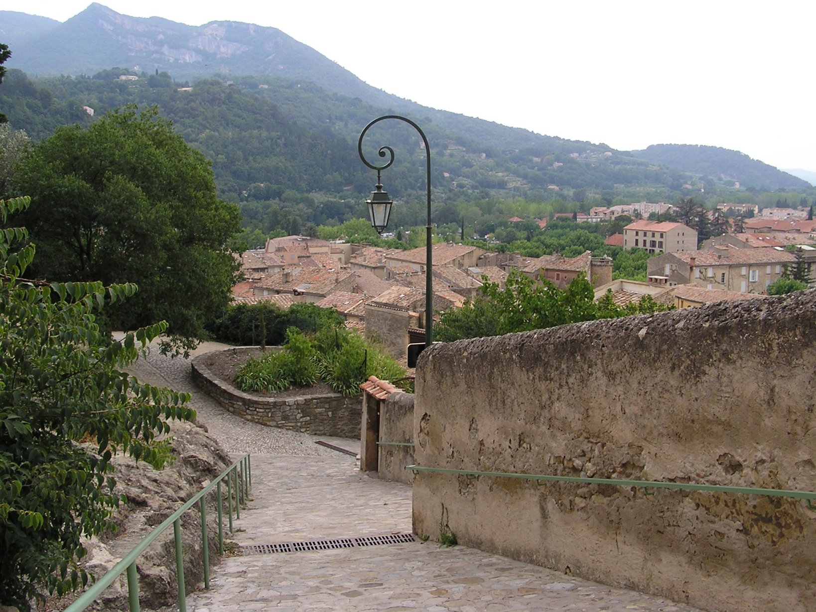 Wallpapers Trips : Europ France > Provence-Alpes-Cte d'Azur Un panorama sur la ville de Nyons (Drme provenale)