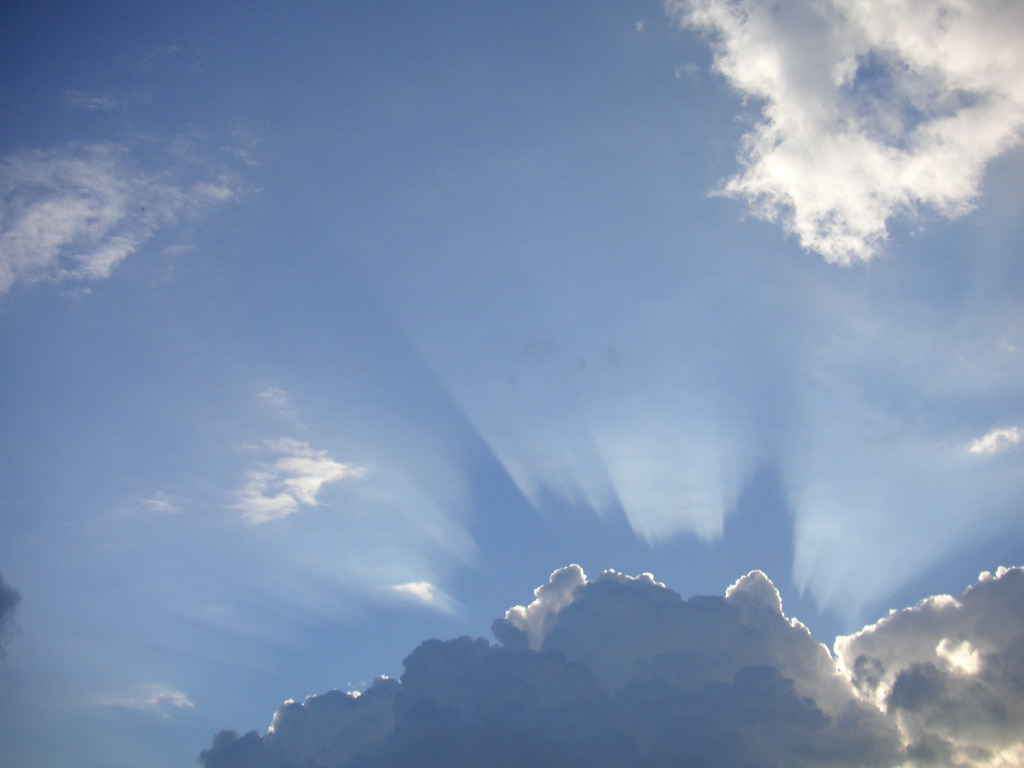 Fonds d'cran Nature Ciel - Nuages rayons de soleil