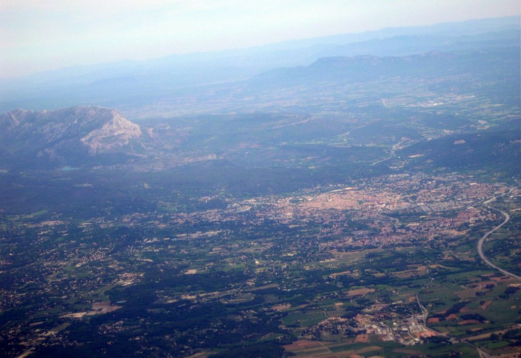 Fonds d'cran Voyages : Europe France > Provence-Alpes-Cte d'Azur Aix vue d'avion