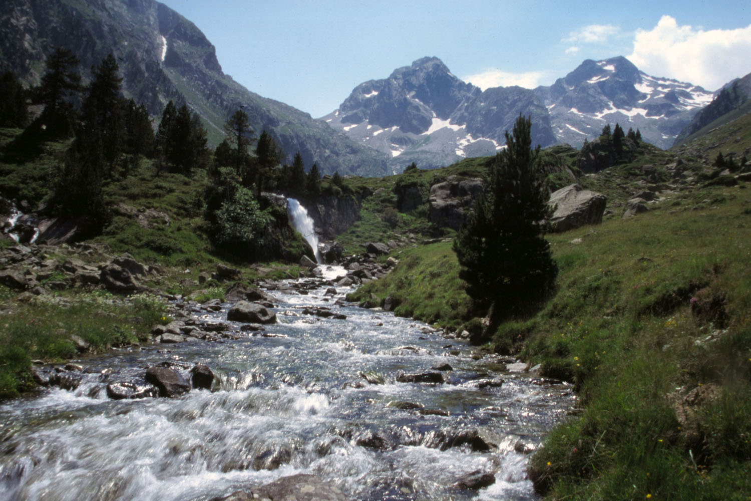 Fonds d'cran Nature Cascades - Chutes Pyrnes