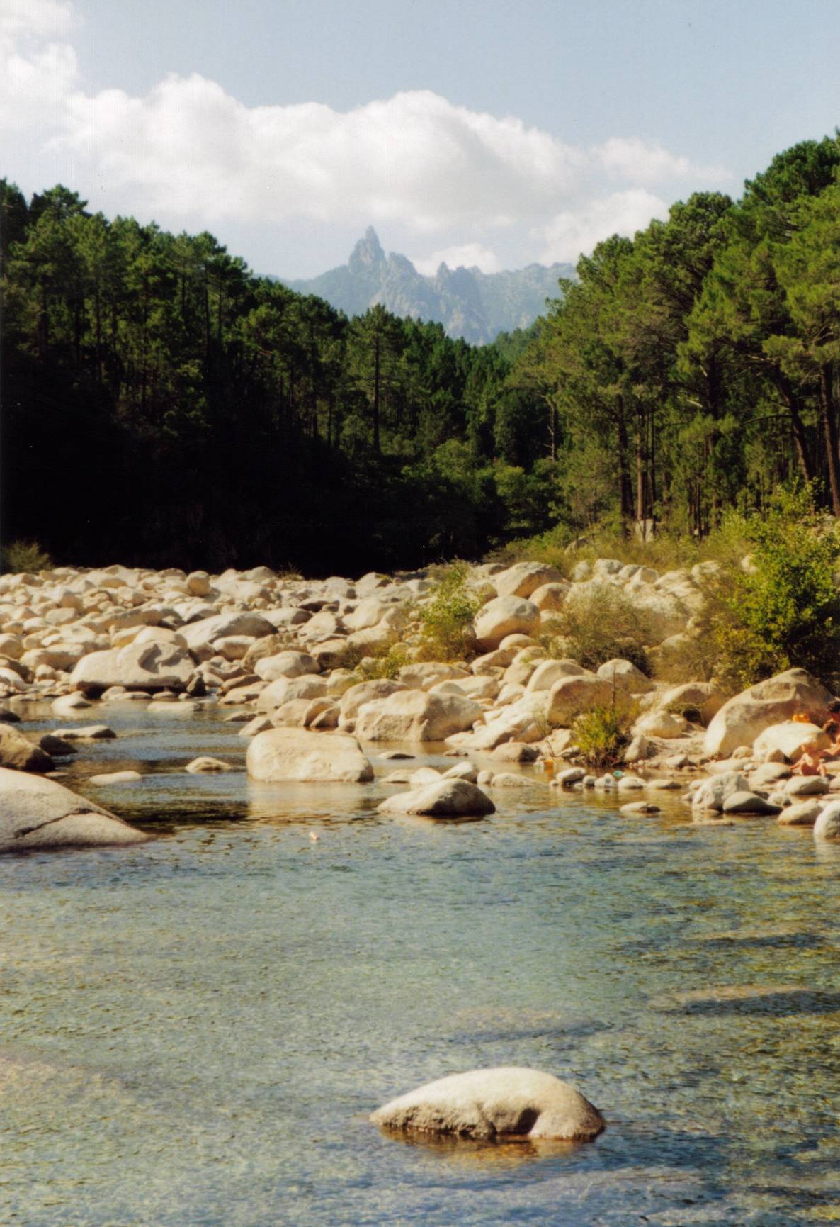 Wallpapers Nature Mountains La Solenzara, au fond, les aiguilles de Bavella