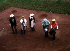 Fonds d'cran Voyages : Afrique musiciens malgaches en srnade (en 1967)