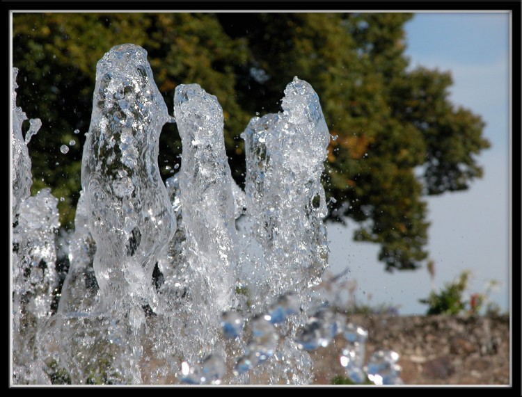 Fonds d'cran Nature Eau jet d'eau