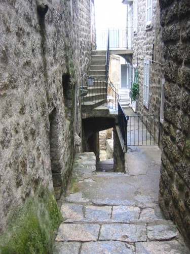 Fonds d'cran Voyages : Europe France > Corse Sartne - Rue en pierres grises