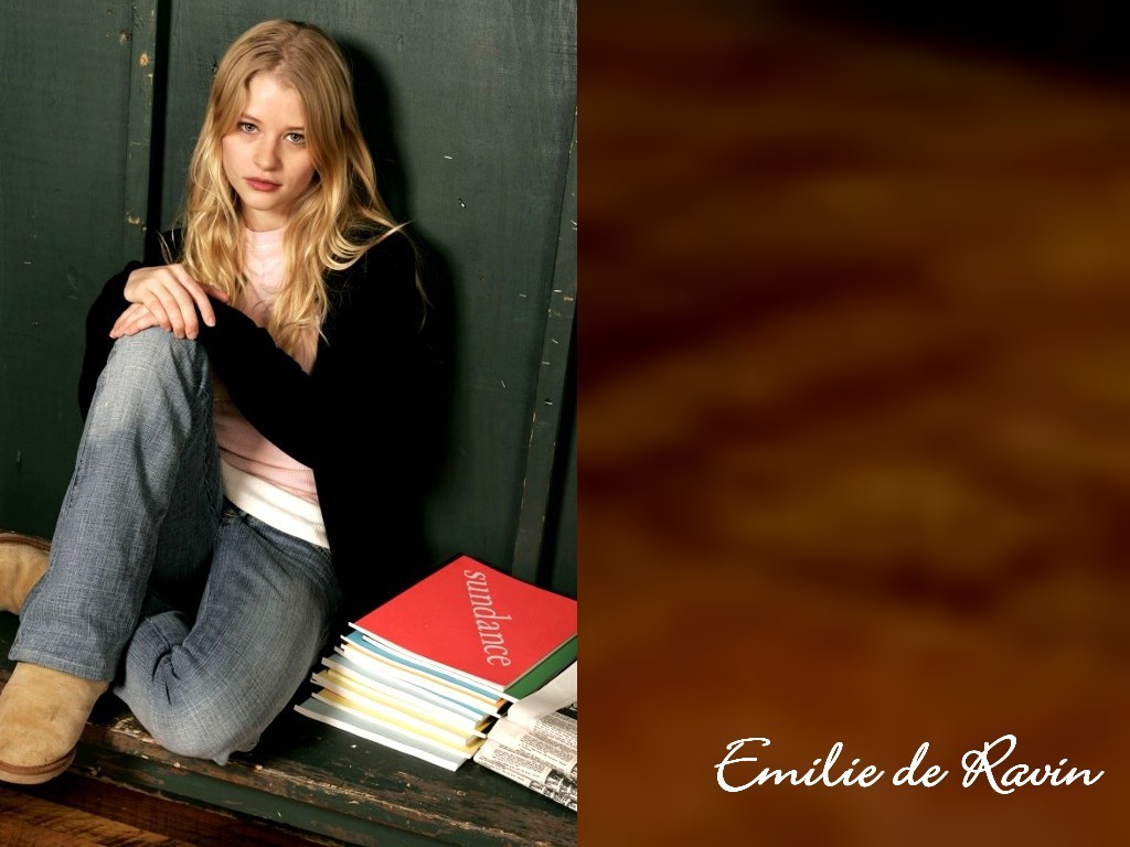 Fonds d'cran Clbrits Femme Emilie de Ravin 