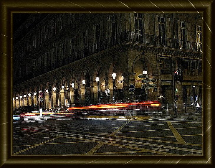 Fonds d'cran Voyages : Europe France > Ile-de-France Rue du Louvre-Rivoli La Nuit