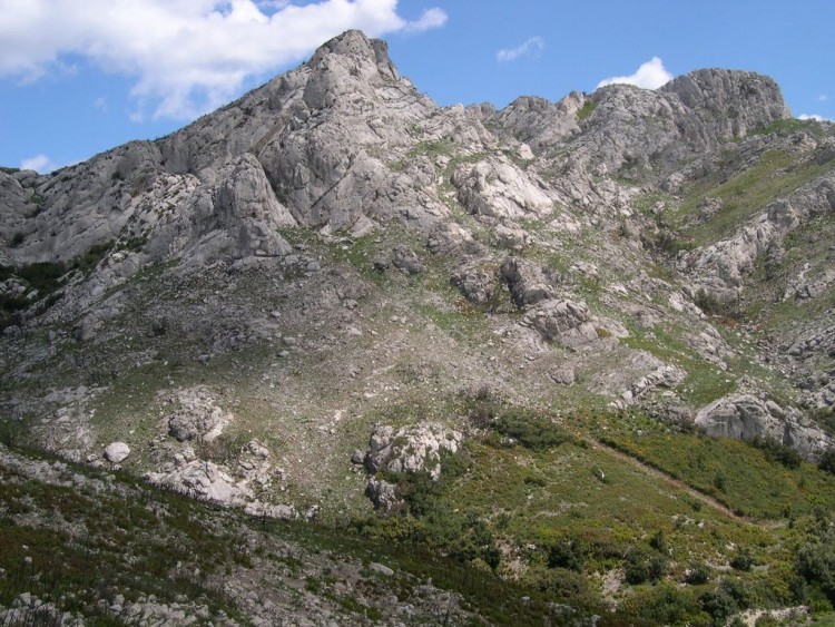 Fonds d'cran Voyages : Europe France > Provence-Alpes-Cte d'Azur Massif des Alpilles (13)