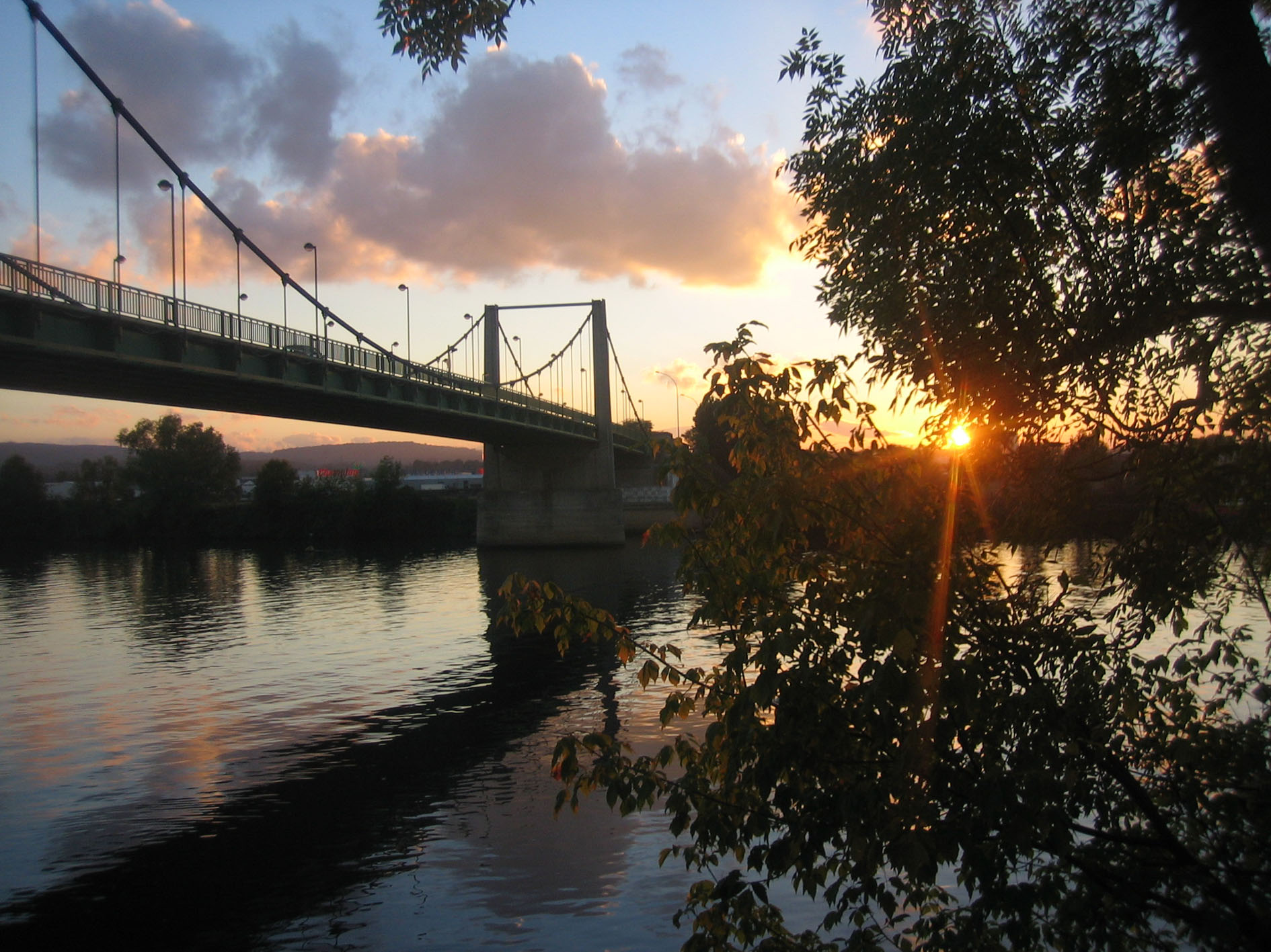 Fonds d'cran Constructions et architecture Ponts - Aqueducs L'autre cot du pont!!