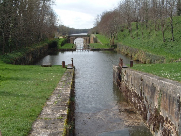 Fonds d'cran Nature Fleuves - Rivires - Torrents L'cluse de Mauzac (24)