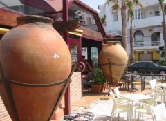 Fonds d'cran Voyages : Europe Grosses amphores  Benalmadena