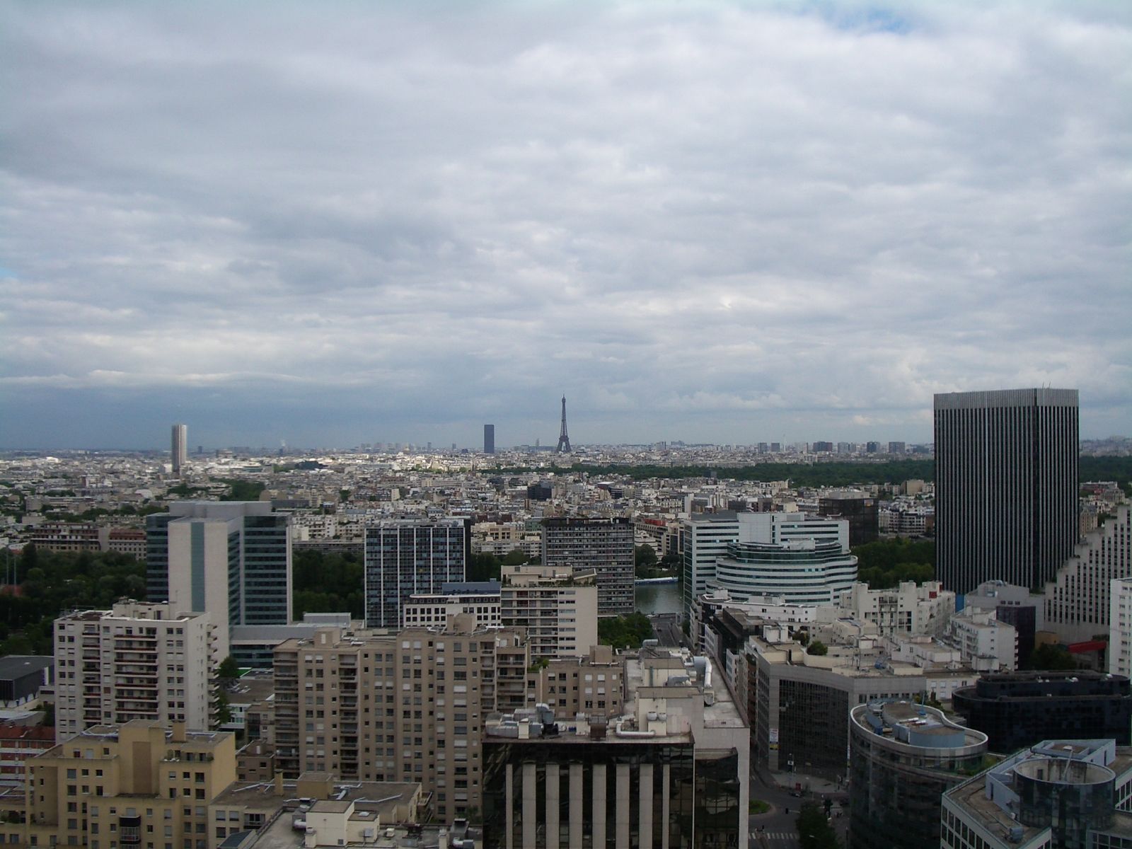 Fonds d'cran Voyages : Europe France > Ile-de-France UNe vue sur Paris