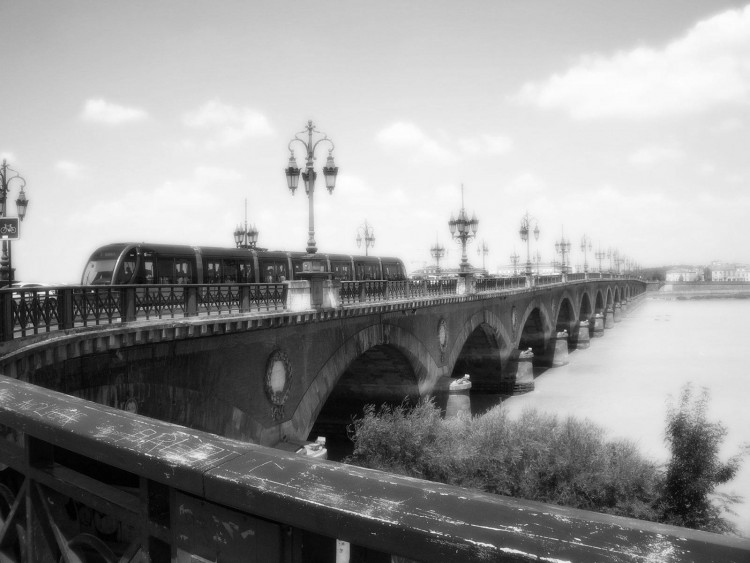 Fonds d'cran Constructions et architecture Villes - Villages Pont de Pierre et Tramway de Bordeaux