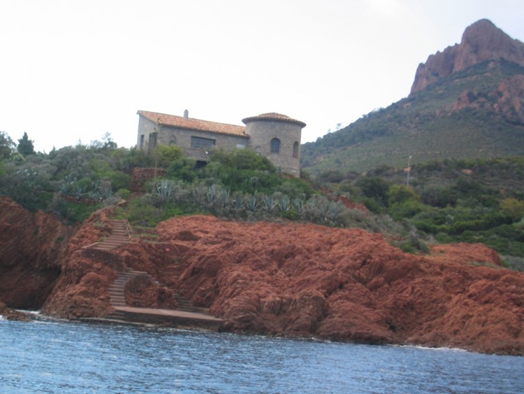 Fonds d'cran Constructions et architecture Maisons Maisonnette sur la corniche d'or