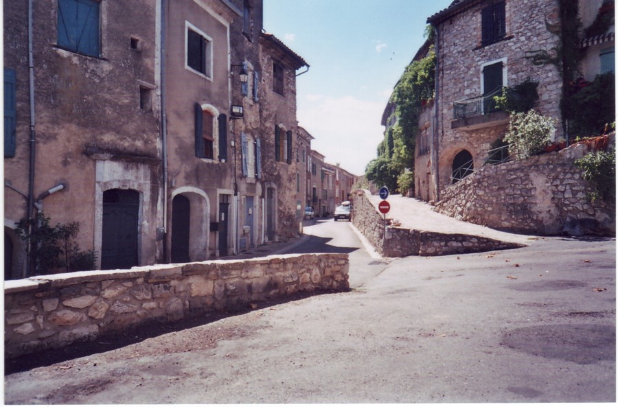 Wallpapers Trips : Europ France > Languedoc-Roussillon village corconne