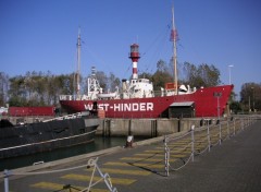 Fonds d'cran Bateaux ancien bateau-phare converti en mus