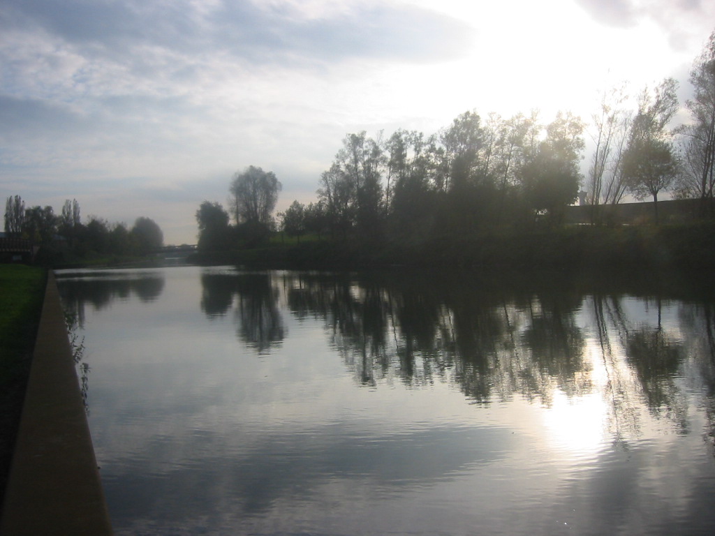 Fonds d'cran Nature Fleuves - Rivires - Torrents Reflets dans le canal