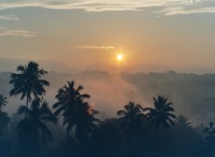 Fonds d'cran Nature Nuit vaporeuse  Kandy au Sri-Lanka