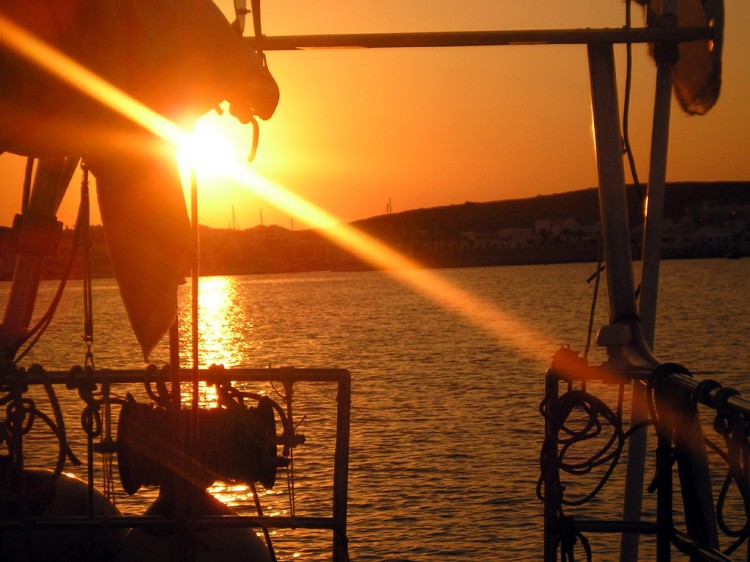 Fonds d'cran Nature Couchers et levers de Soleil Soleil et bateau 1