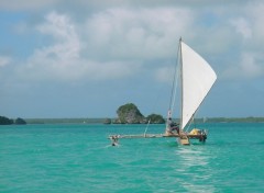 Fonds d'cran Bateaux Pirogue sur la baie d'Upi  l'le des Pins