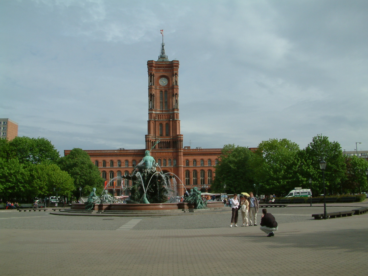 Wallpapers Trips : Europ Germany La fontaine de Neptune et l'Hotel de Ville