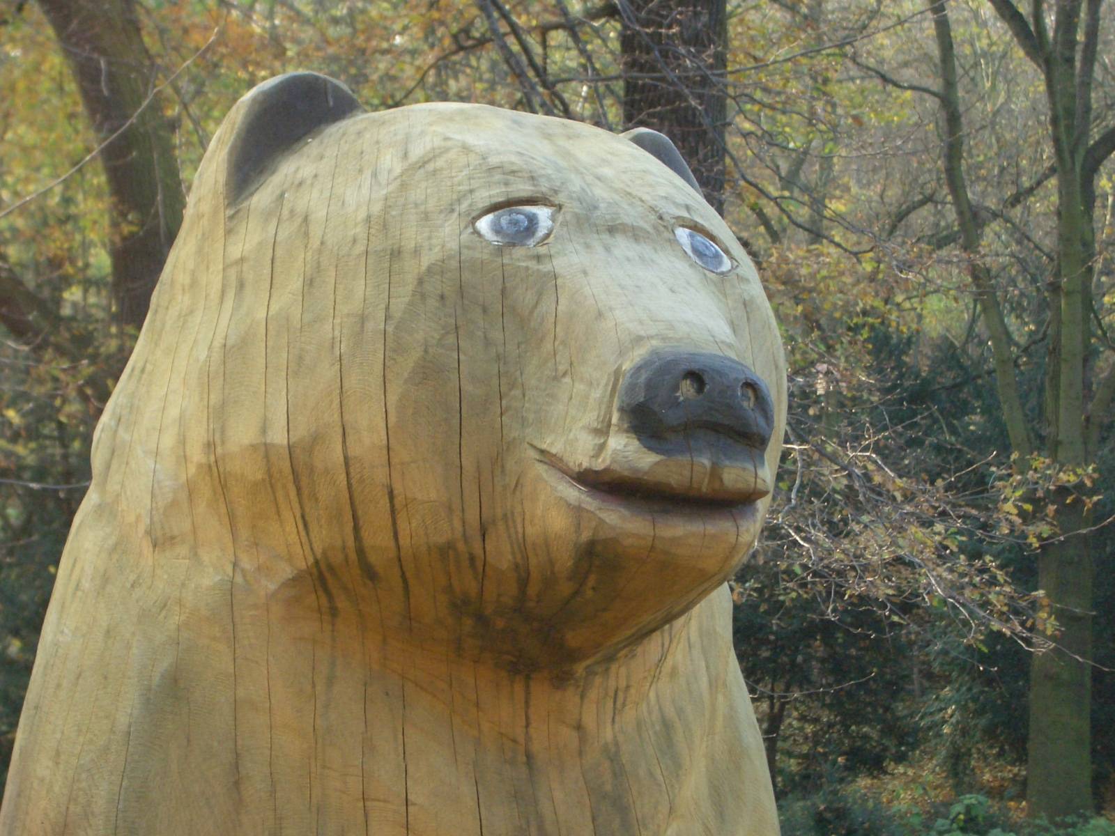 Fonds d'cran Objets Divers Un gros nounours en bois.