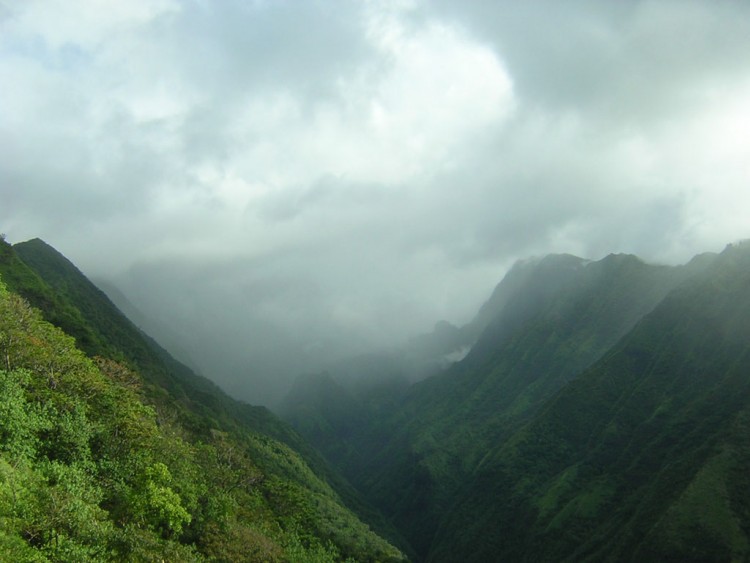 Fonds d'cran Nature Montagnes la saison des pluies arrive..