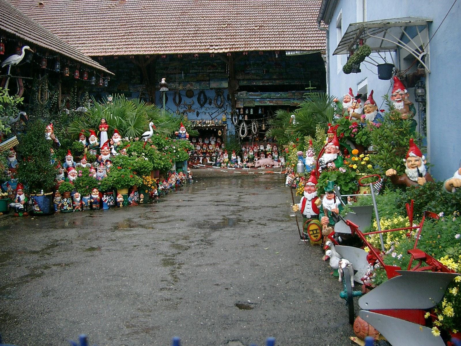 Fonds d'cran Objets Statuettes - Sculptures Nains Land !