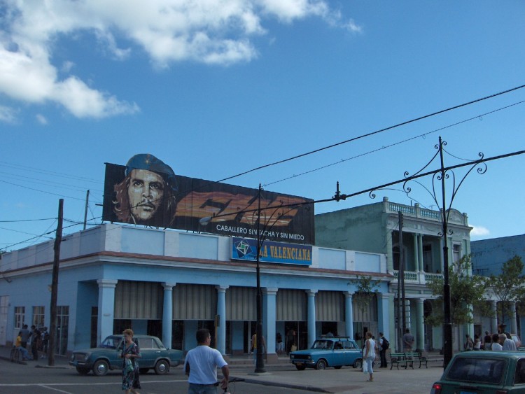 Fonds d'cran Voyages : Amrique du nord Cuba A Cienfuego, promenade en ville