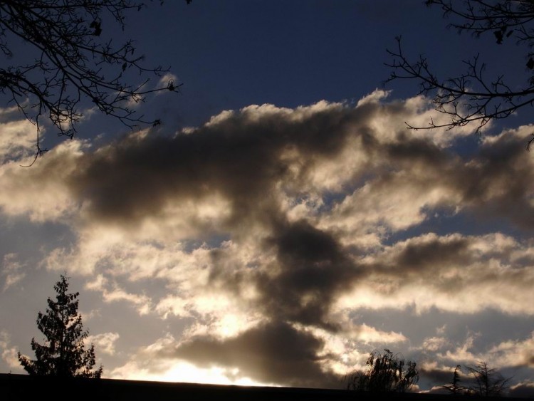 Fonds d'cran Nature Ciel - Nuages en attendant dans le froid...