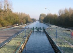 Fonds d'cran Voyages : Europe Canal  Sery les Mezires (02)