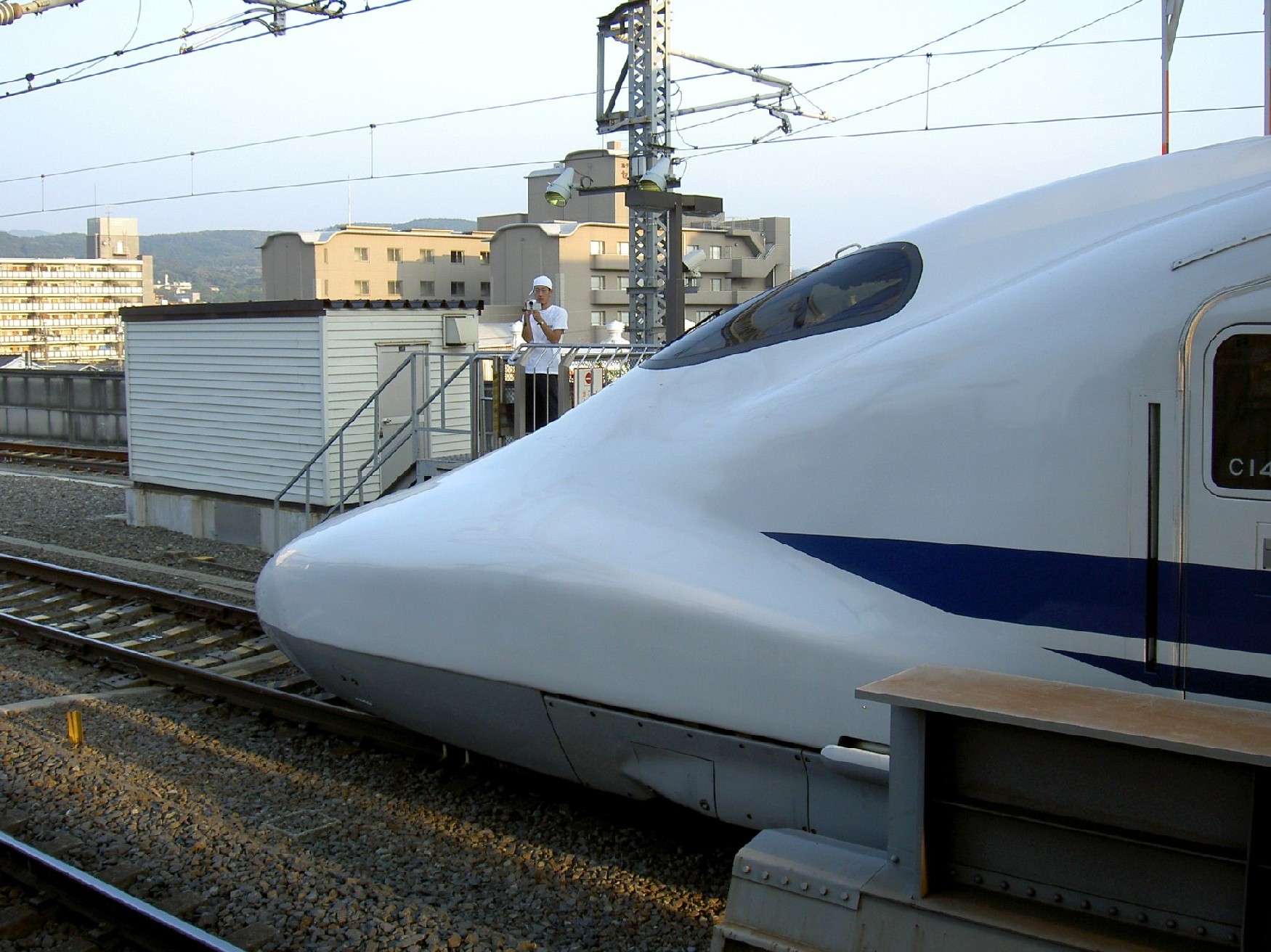 Fonds d'cran Transports divers Trains Train rapide dans la gare de Kyoto