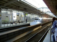 Fonds d'cran Transports divers Train rapide dans la gare de Kyoto