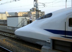 Fonds d'cran Transports divers Train rapide dans la gare de Kyoto