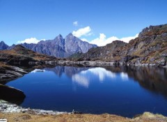 Fonds d'cran Nature Mountain lake near Barun La, Nepal