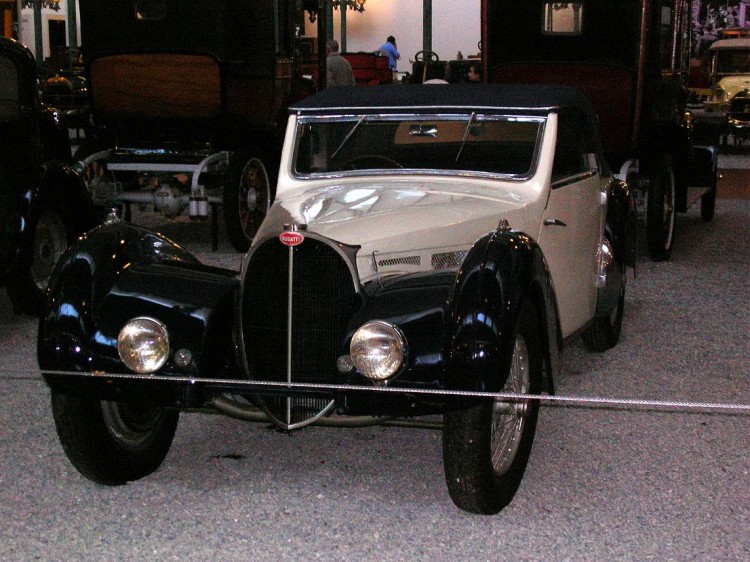 Fonds d'cran Voitures Voitures de collection Bugatti type 57 SC cabriolet Aravis (1937)