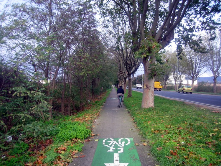 Fonds d'cran Transports divers Vlos Une piste cyclable pour GN, cherchez l'erreur!!