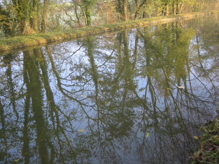 Fonds d'cran Voyages : Europe France > Picardie Remaucourt (02) - Reflets dans le canal