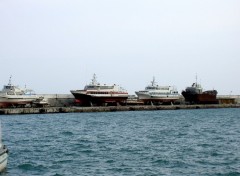 Fonds d'cran Bateaux Bateaux sur les quais de Yalta