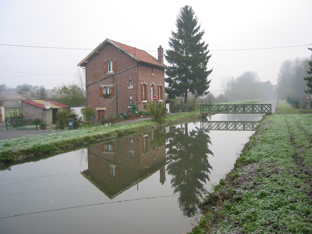 Wallpapers Nature Water - Reflection Passerelle et maison rouge