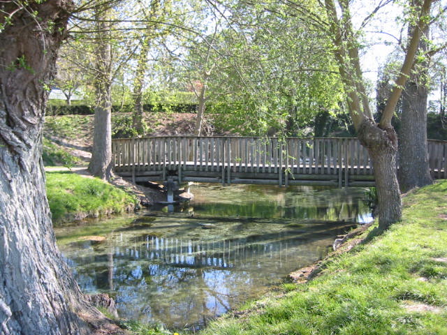 Fonds d'cran Voyages : Europe France > Picardie Petit pont en Picardie