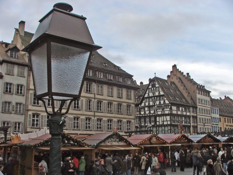 Fonds d'cran Voyages : Europe France > Alsace Strasbourg - Le March de Noel : Place de la Cathdrale