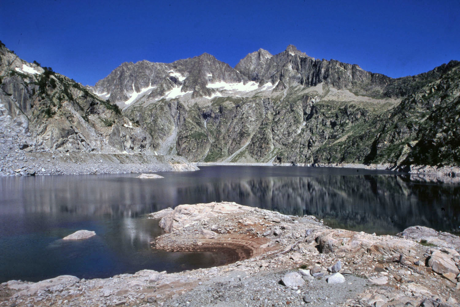 Fonds d'cran Nature Lacs - Etangs Pyrnes