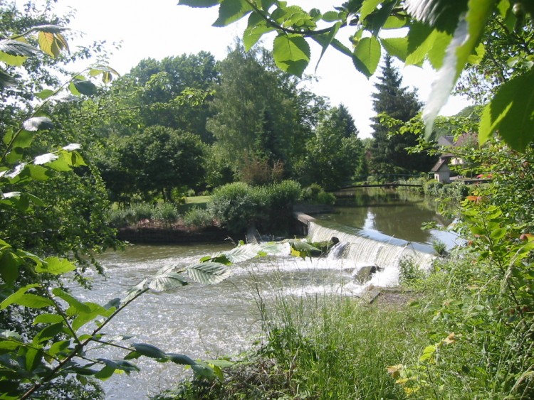 Fonds d'cran Nature Cascades - Chutes Vendeuil (02) - Petite chute d'eau