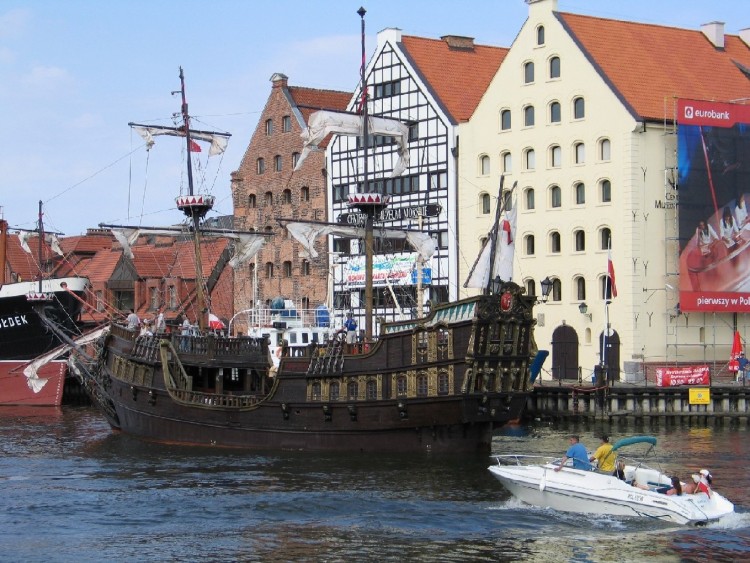 Fonds d'cran Voyages : Europe Pologne Vieux port de Gdansk