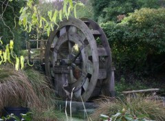 Fonds d'cran Constructions et architecture petite roue de moulin