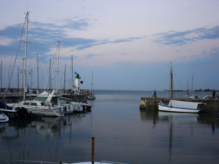 Fonds d'cran Bateaux Ports la flotte le soir