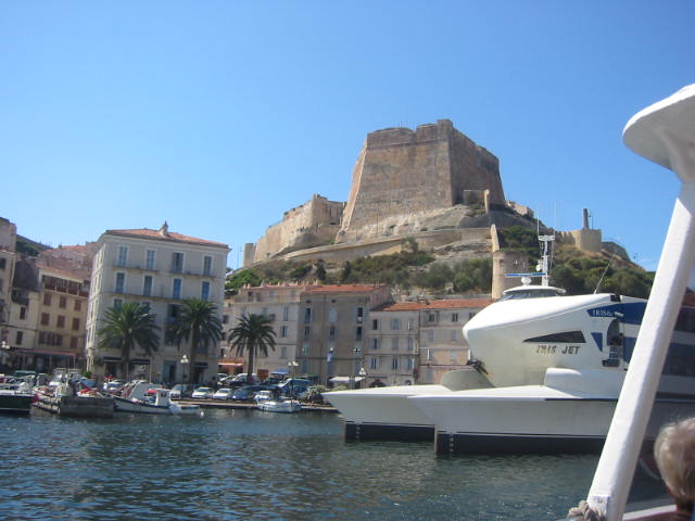 Fonds d'cran Voyages : Europe France > Corse Entre du port de Bonifacio