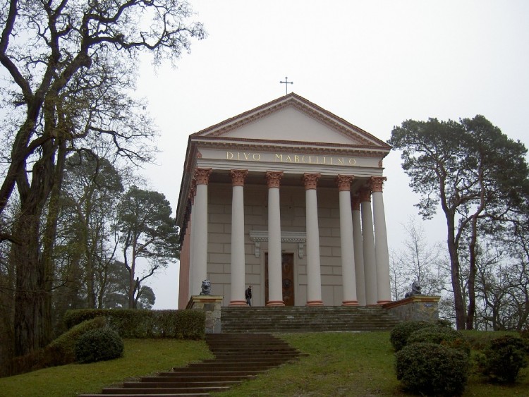 Fonds d'cran Voyages : Europe Pologne Chapelle prs du palais de Rogalin