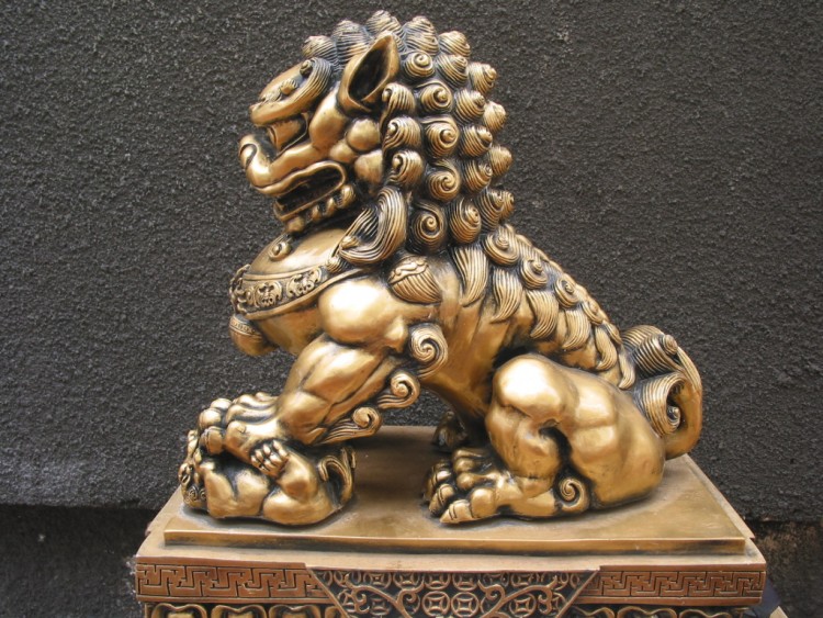 Fonds d'cran Objets Statuettes - Sculptures Lion profil