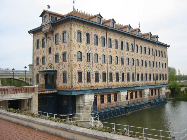 Fonds d'cran Constructions et architecture Moulins - Eoliennes Le Moulin Menier  Noisiel (77)